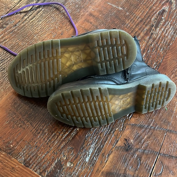 Kids Dr. Martens 8 hole size US 3 - Picture 3 of 4